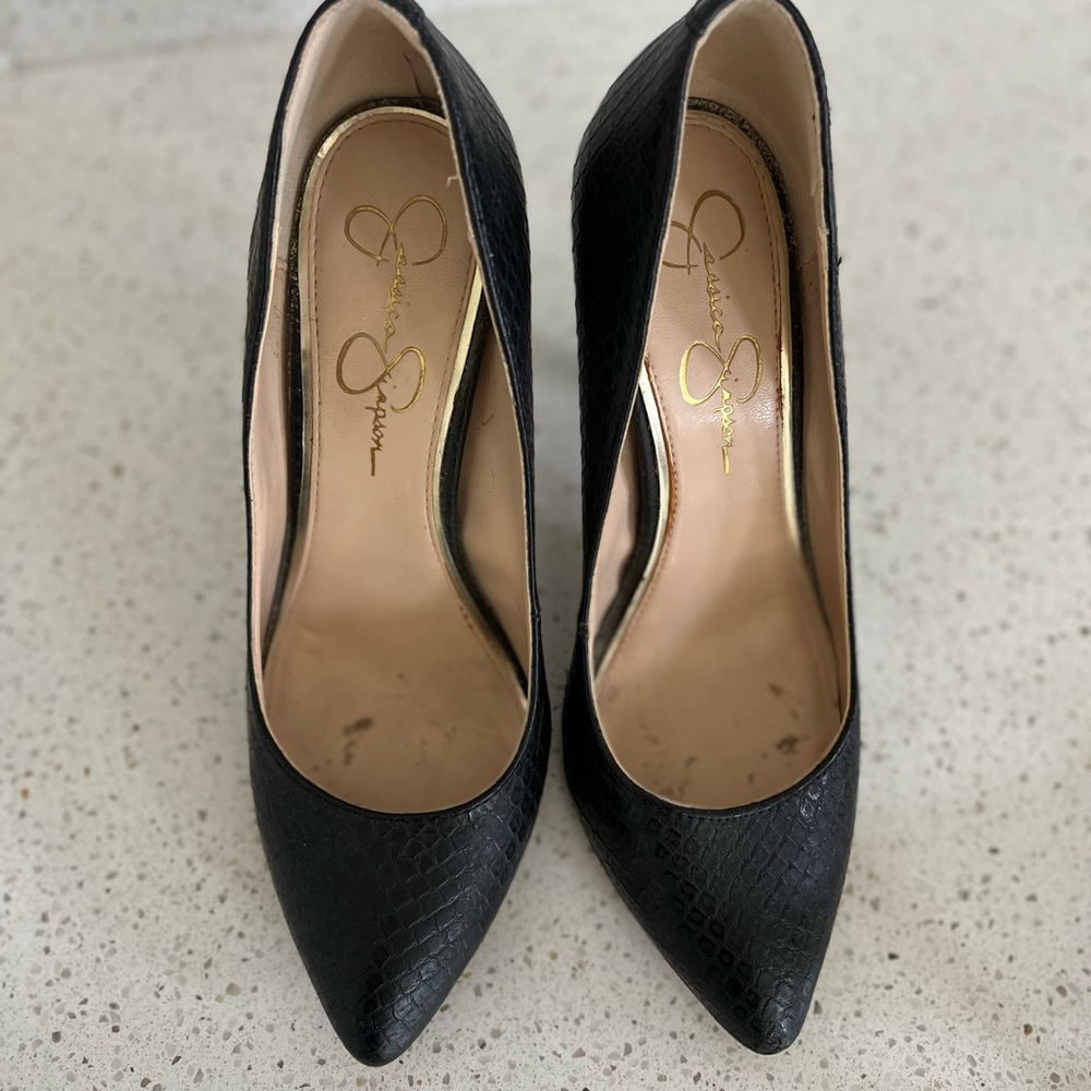 Jessica Simpson Black Pumps